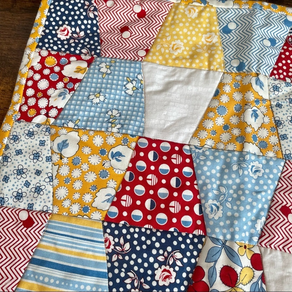 Handmade Quilted Retro Placemat - Picture 2 of 2